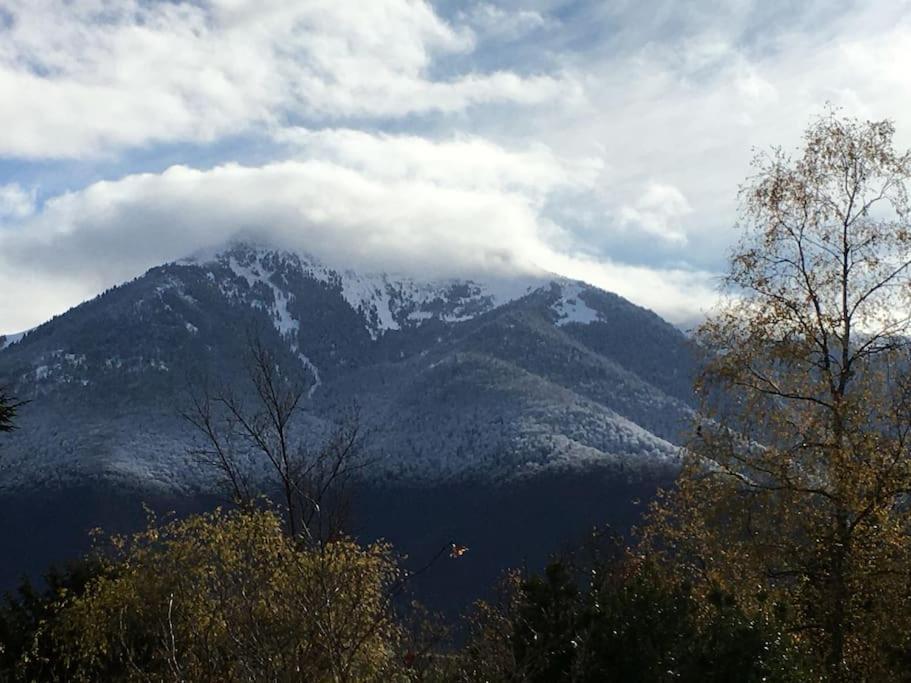 Villa Lerable Pourpre De La Grotte Au Lion Arbon Esterno foto